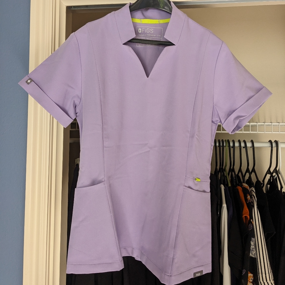 FIGS scrub set lavender dew XS top XS/T pants